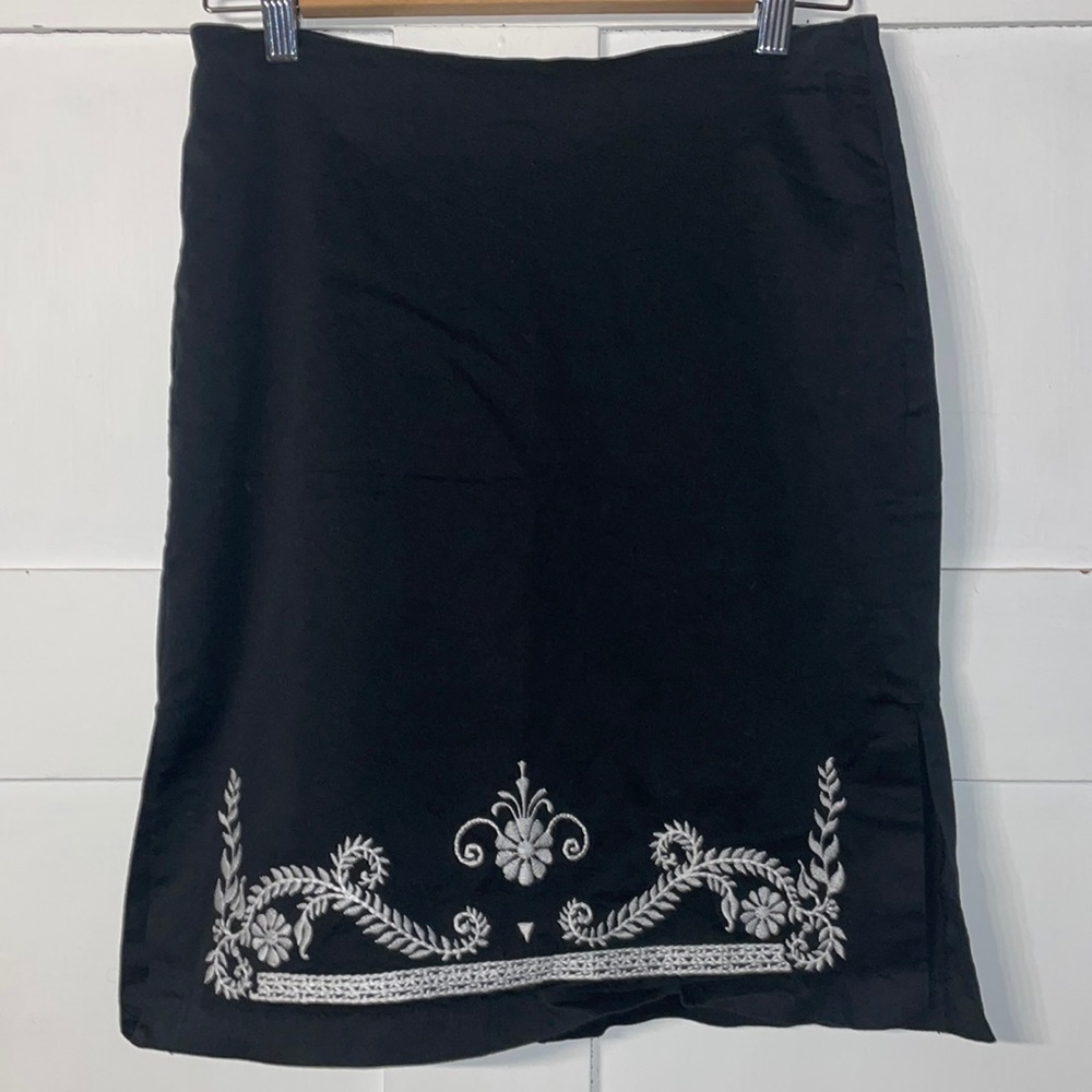 Guess Black Pencil Skirt Embroidered White Floral Pattern